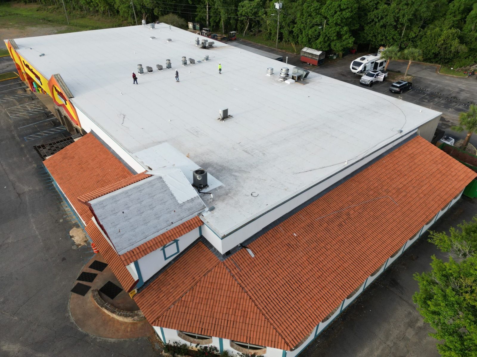 Commercial flat roof replacement